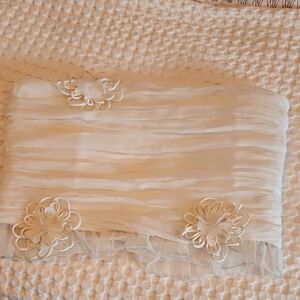 Elegant White Strapless Top with Floral Accents